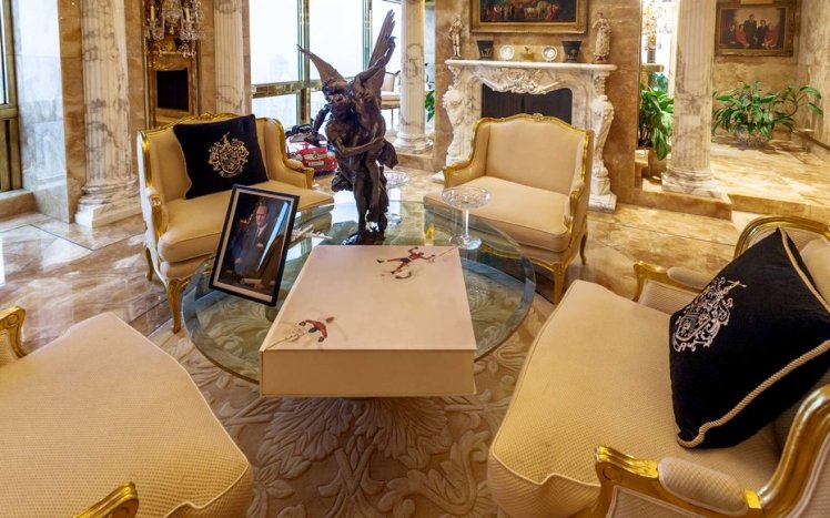 trump-tower-penthouse-coffee-table-penthouse1116